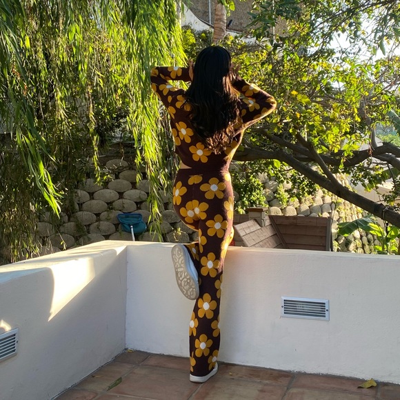 *24 FRIDAY SALE* Living The Life Brown Daisy Print Knit Crop Set - Picture 8 of 9